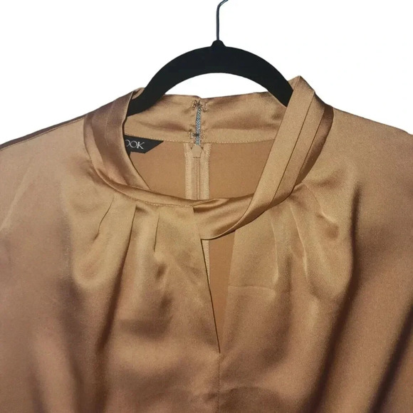 Misook Satin Pleated Twist Neck Blouse Sleeveless Gold Size Medium - Picture 5 of 10